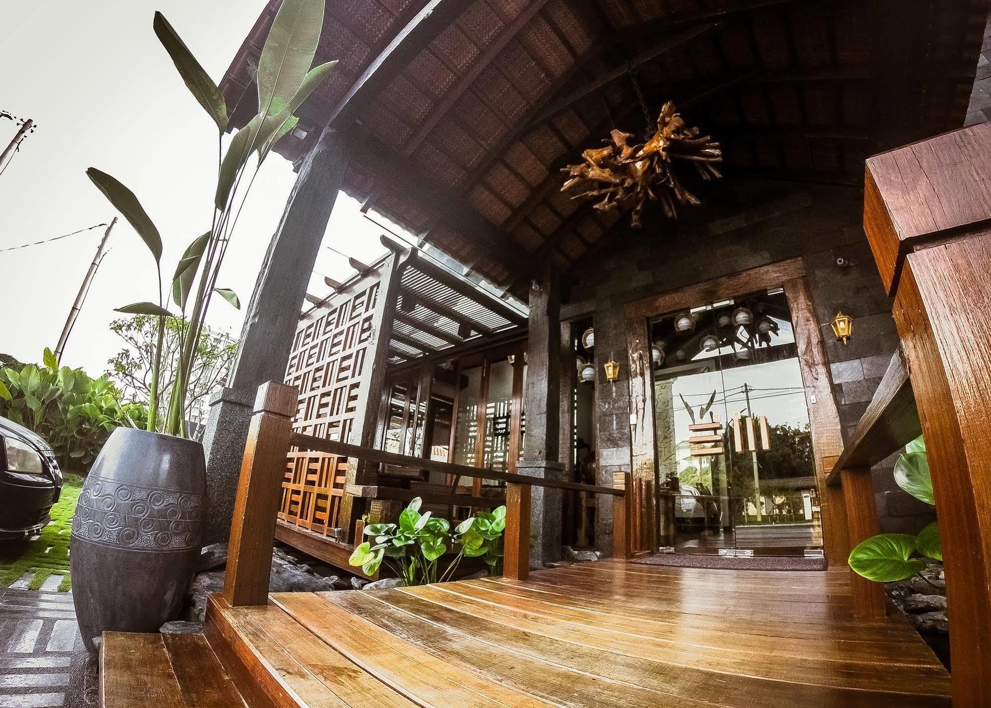 Ipoh Bali Hotel Екстер'єр фото